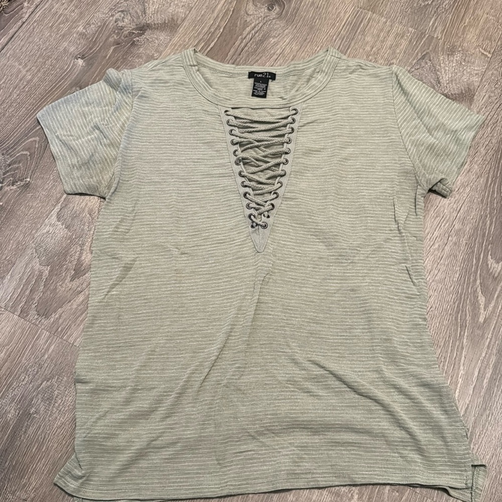 Rue 21 green tee